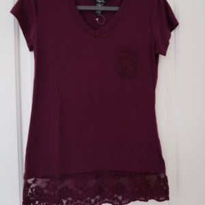 maroon short sleeve tee